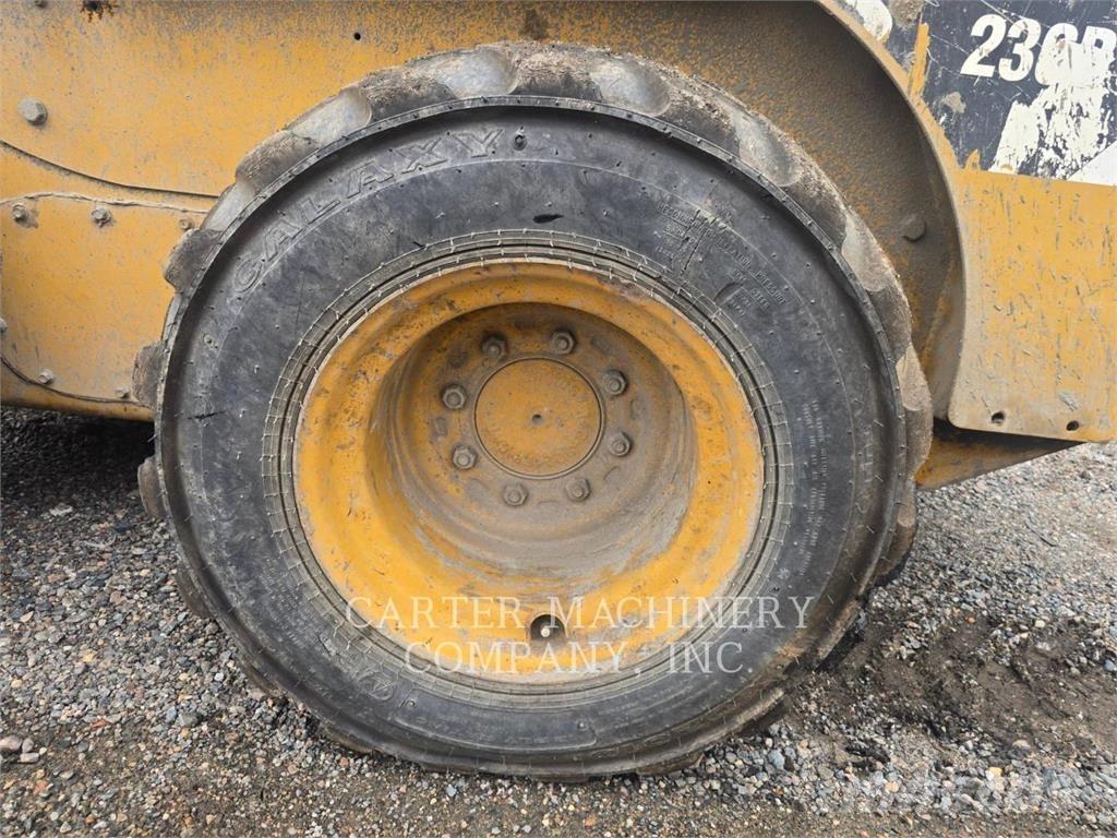 CAT 236B3 Kompaktlastare