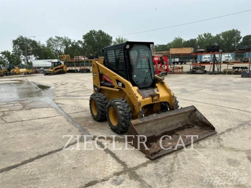 CAT 236B3 Kompaktlastare