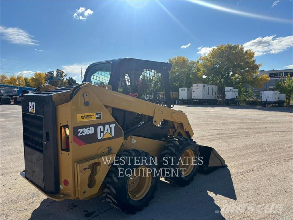 CAT 236D Kompaktlastare