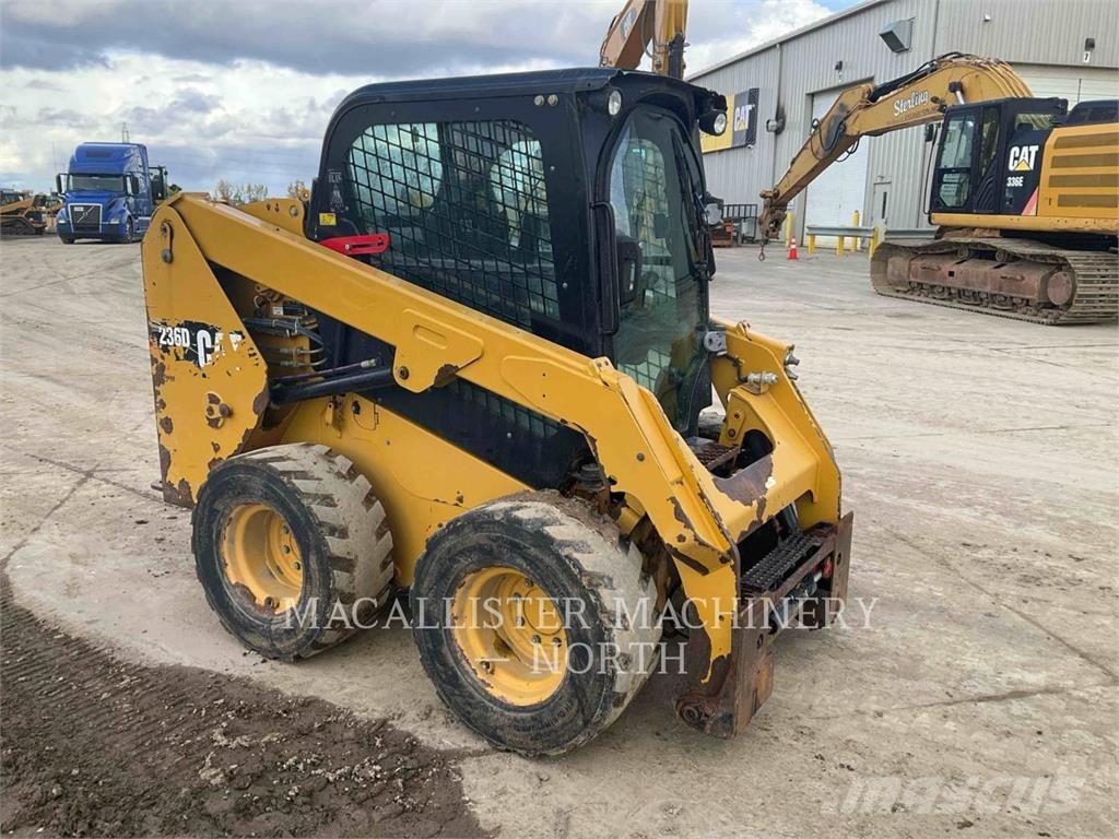 CAT 236D A2Q Kompaktlastare