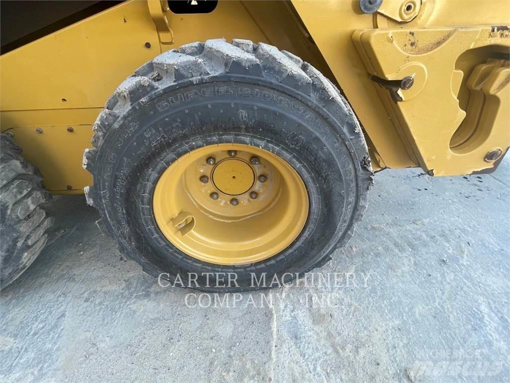 CAT 236D3 Kompaktlastare