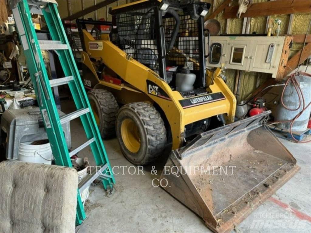 CAT 242B Kompaktlastare