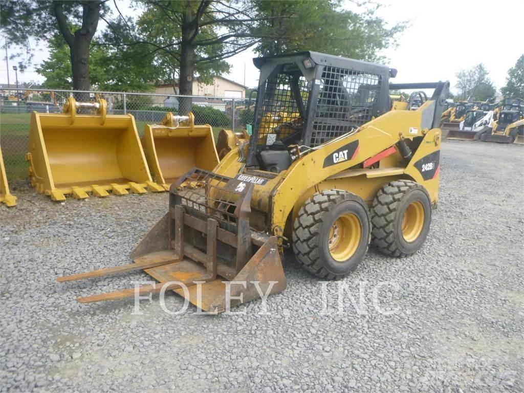 CAT 242B3 Kompaktlastare