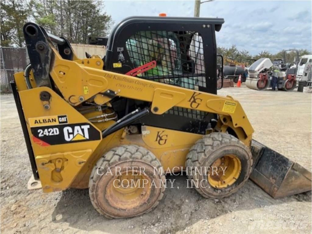 CAT 242D Kompaktlastare