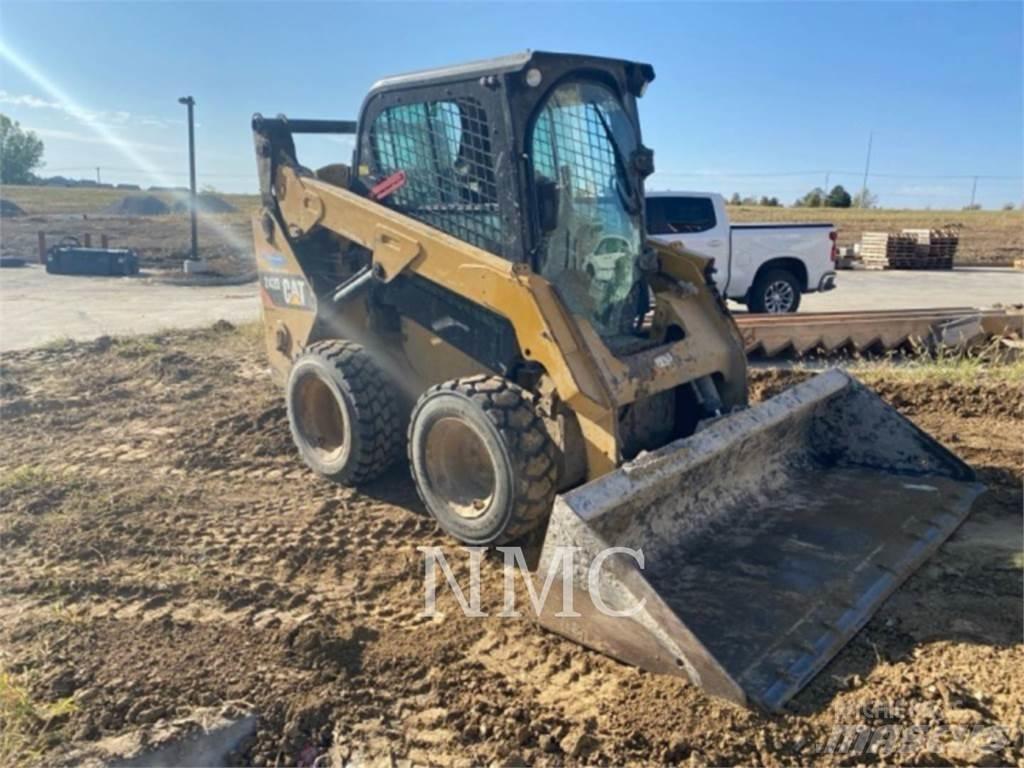 CAT 242D Kompaktlastare