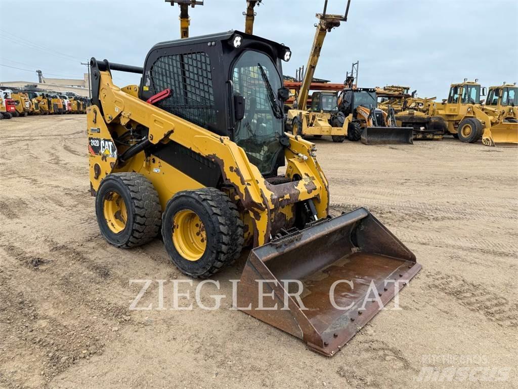 CAT 242D Kompaktlastare