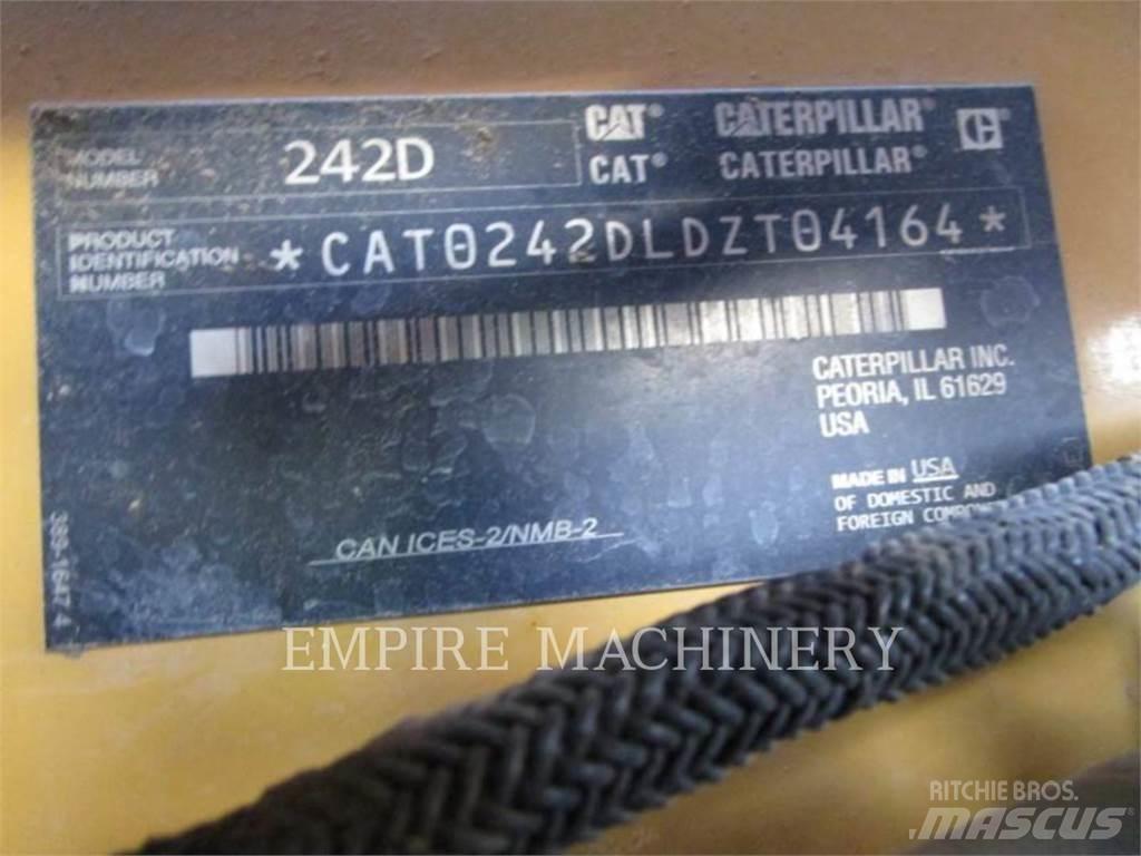 CAT 242D Kompaktlastare