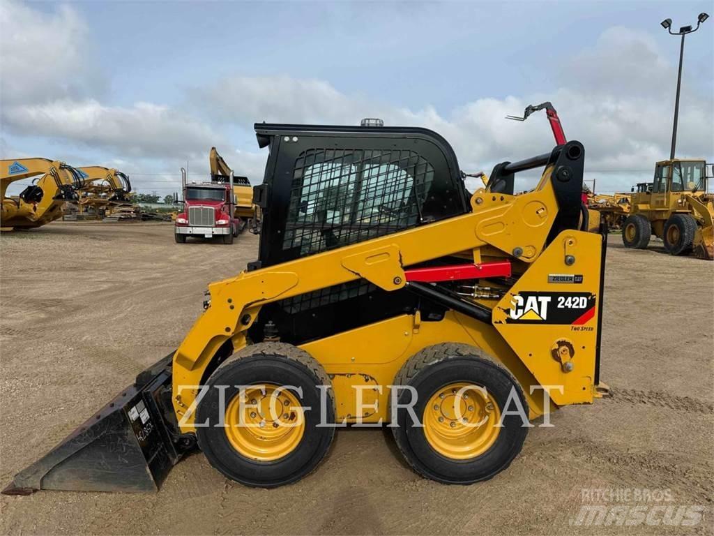 CAT 242D Kompaktlastare