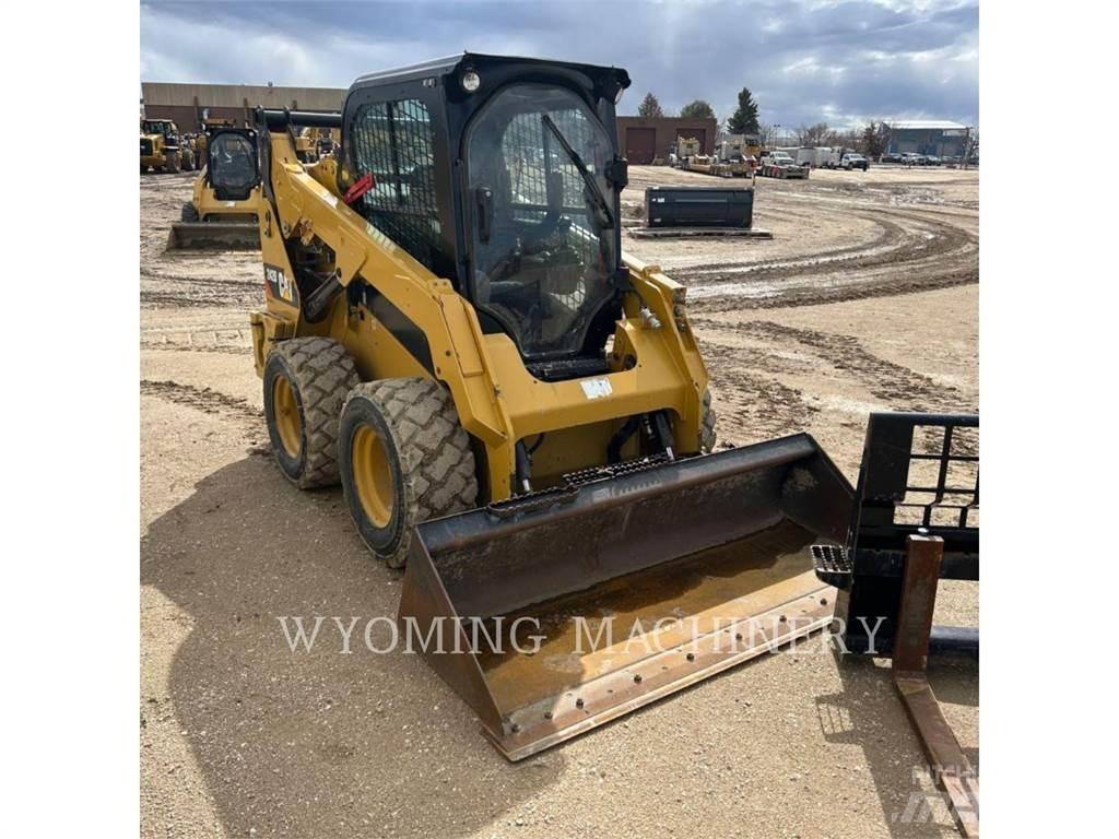 CAT 242D Kompaktlastare