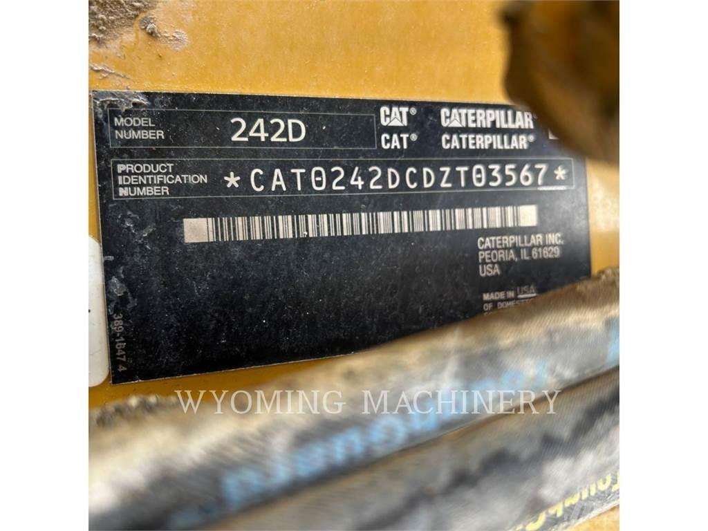 CAT 242D Kompaktlastare