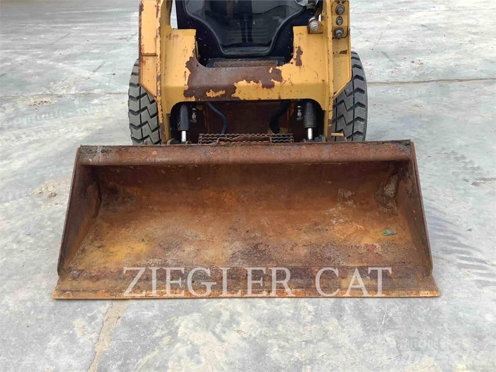 CAT 242D Kompaktlastare