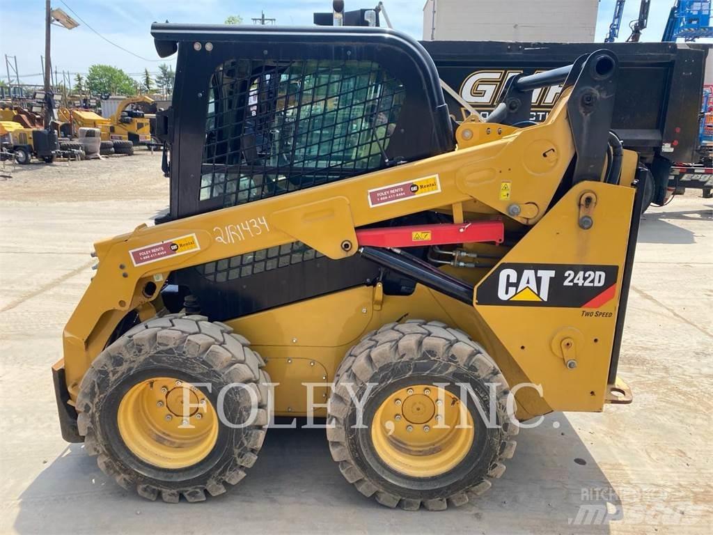 CAT 242D Kompaktlastare