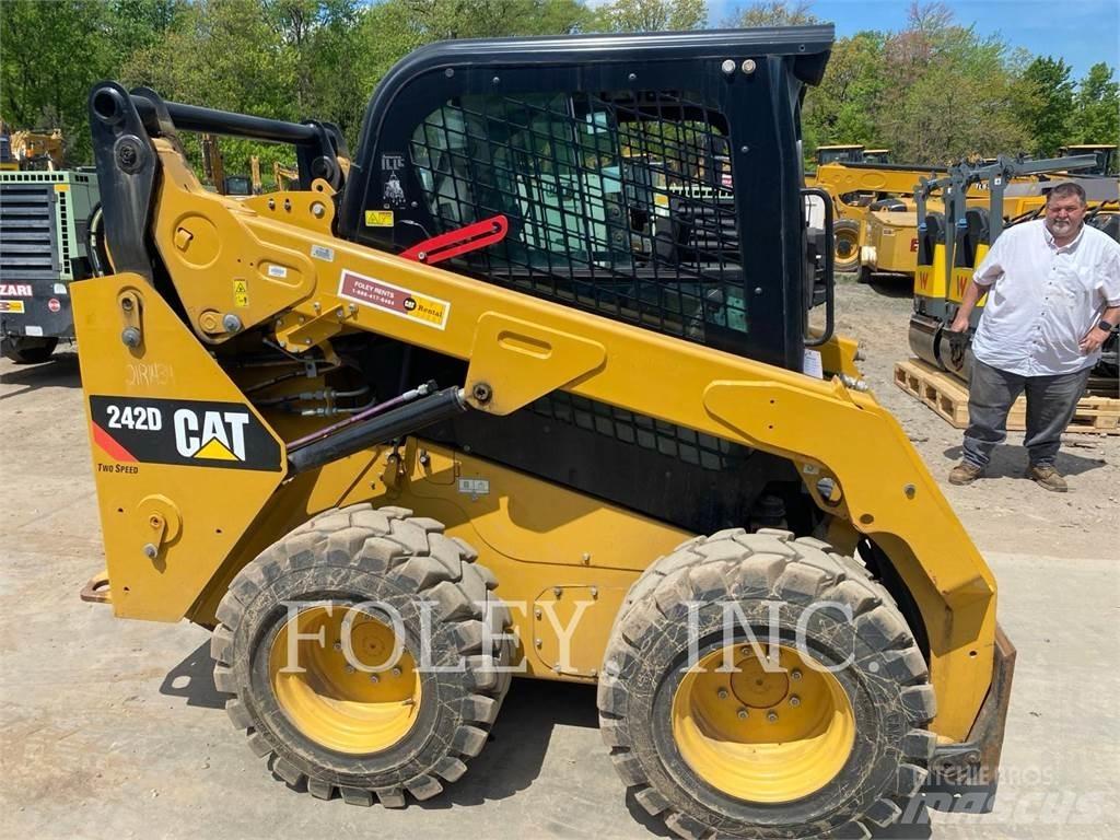 CAT 242D Kompaktlastare