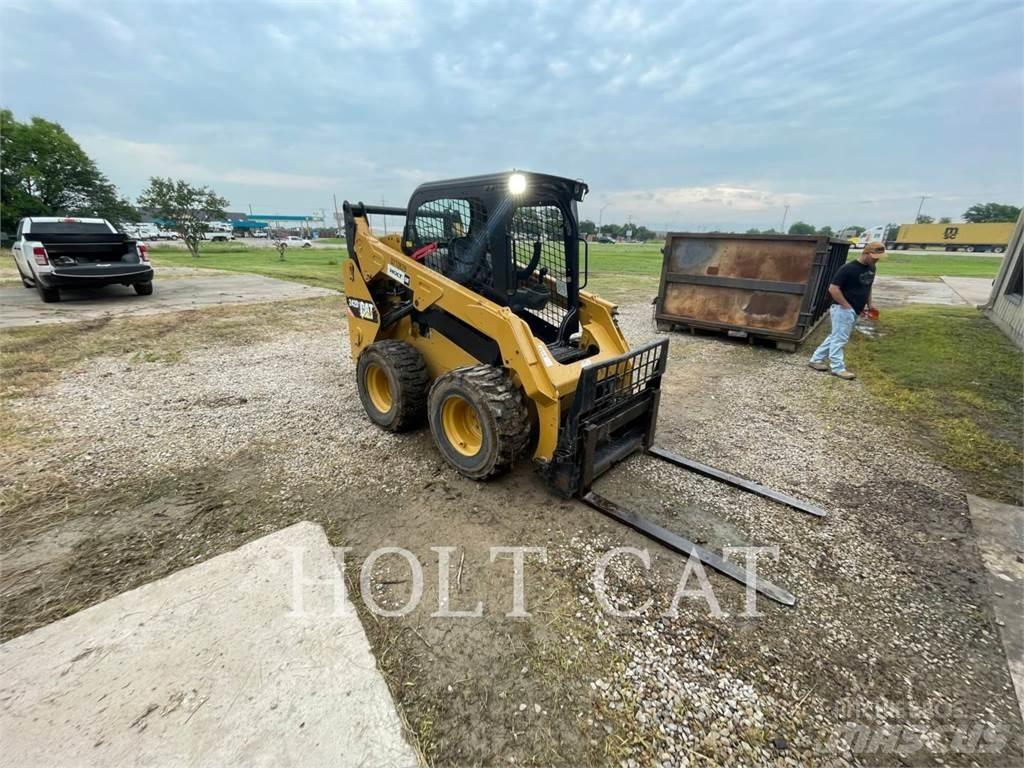 CAT 242D Kompaktlastare