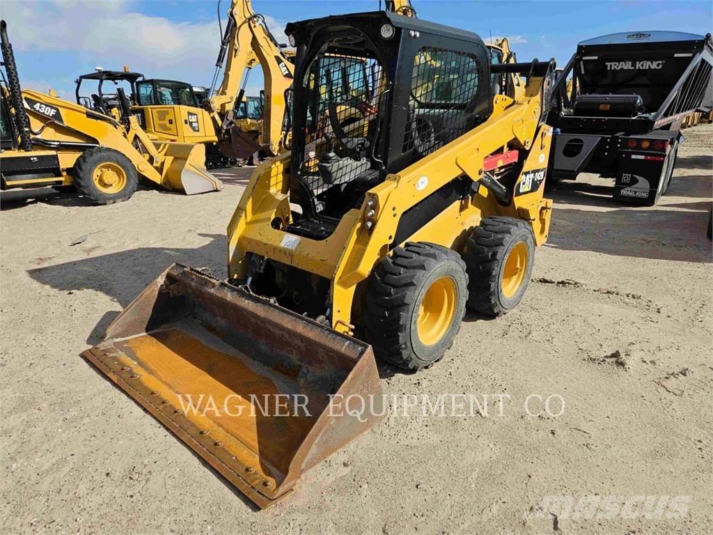 CAT 242D Kompaktlastare
