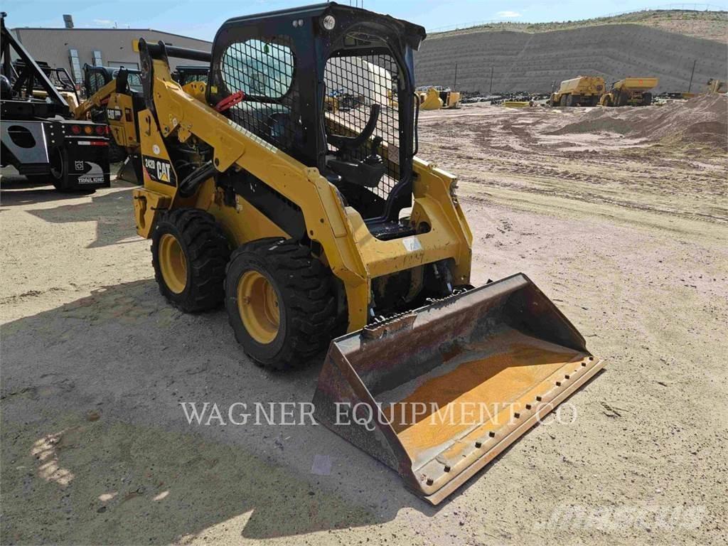 CAT 242D Kompaktlastare
