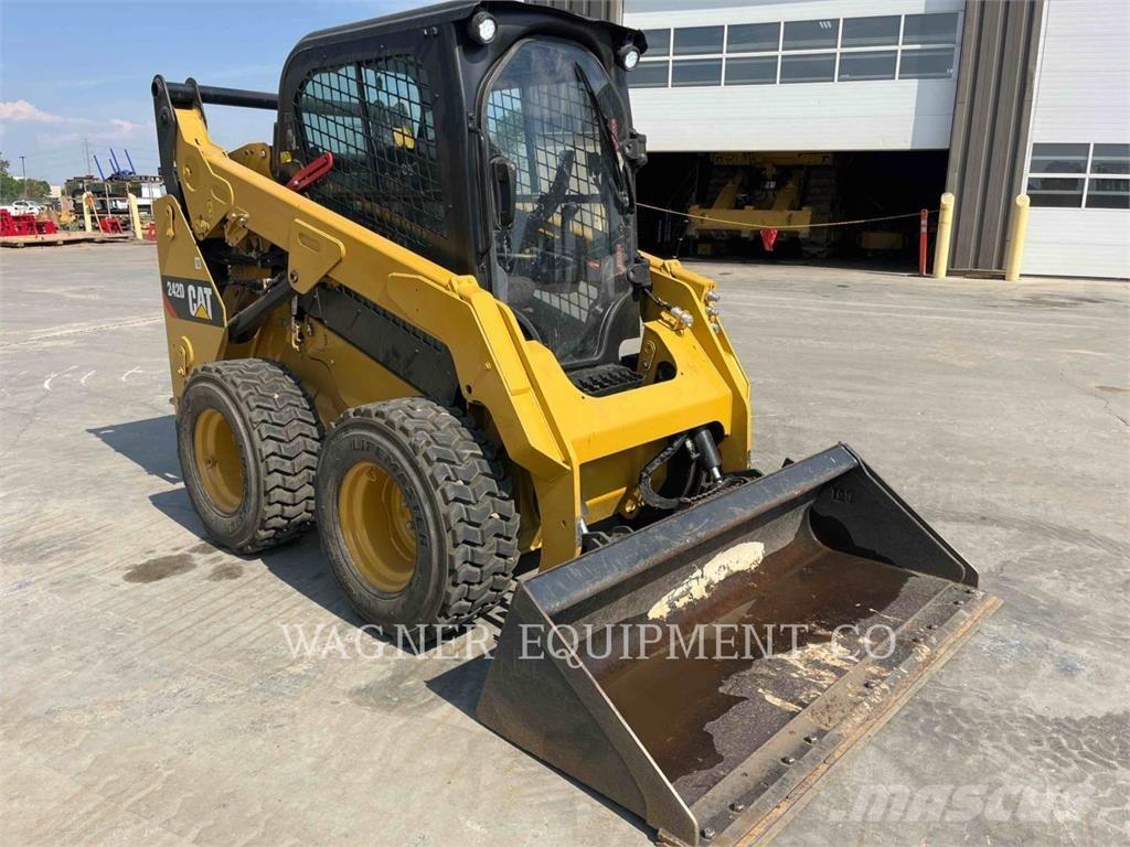 CAT 242D Kompaktlastare