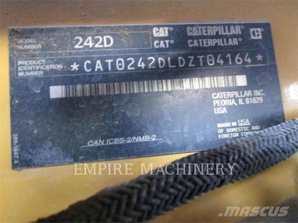 CAT 242D Kompaktlastare