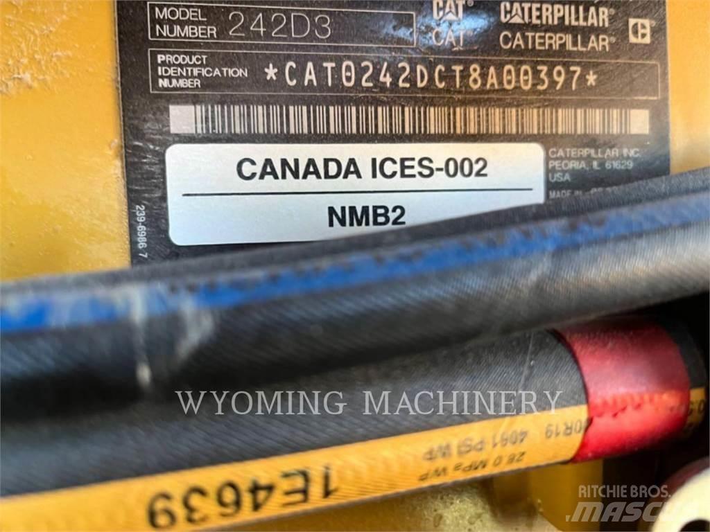 CAT 242D3 Kompaktlastare