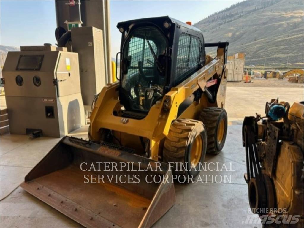 CAT 242D3 Kompaktlastare