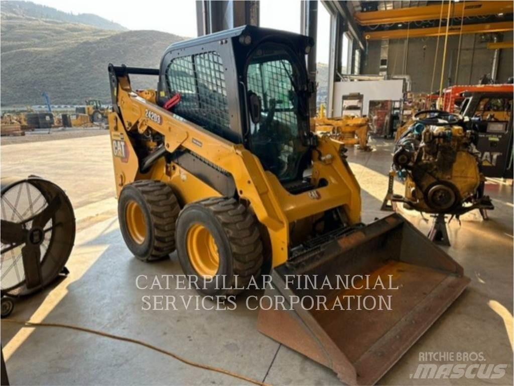 CAT 242D3 Kompaktlastare