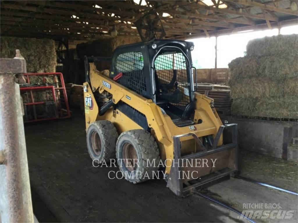CAT 242D3 Kompaktlastare