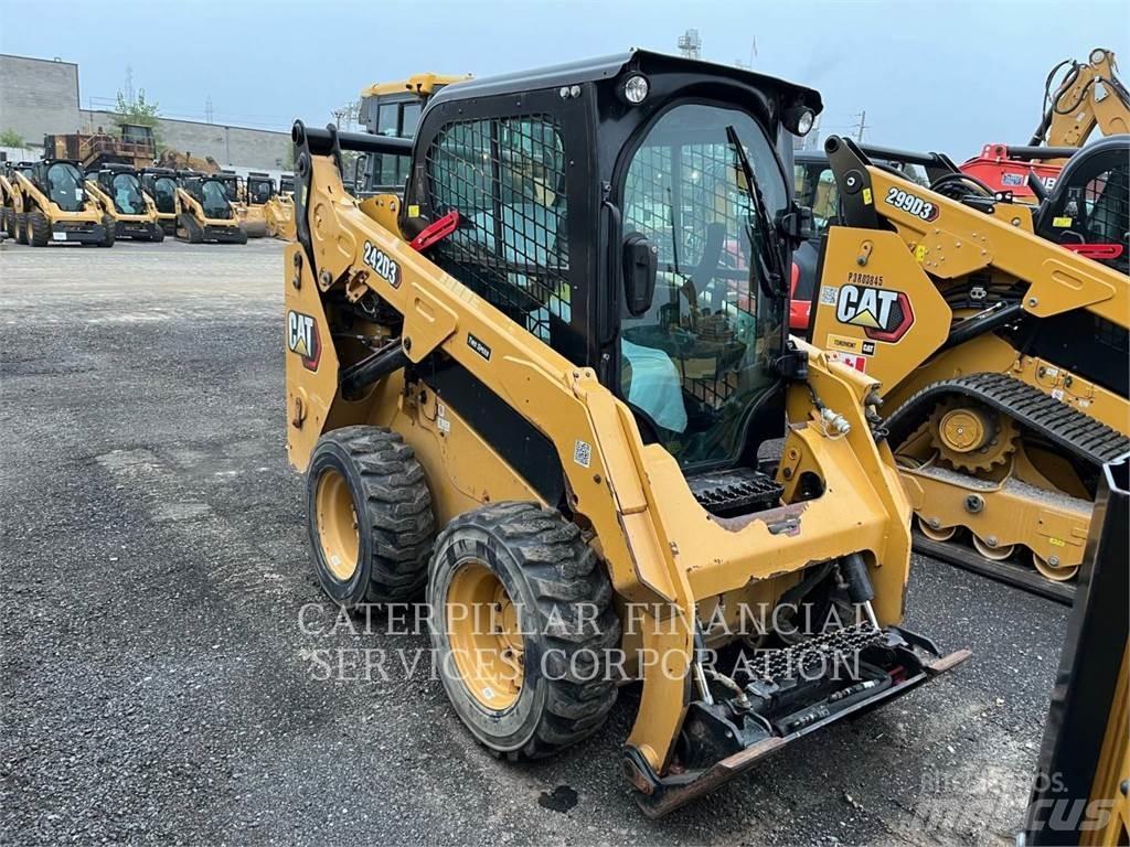 CAT 242D3 Kompaktlastare