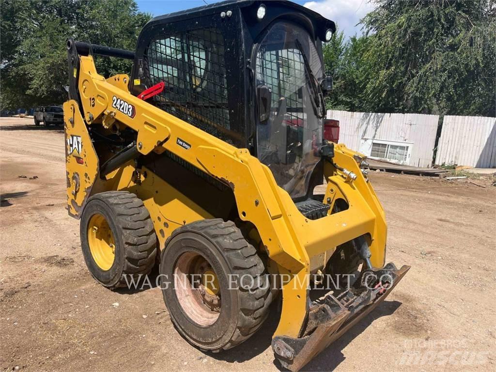 CAT 242D3 Kompaktlastare