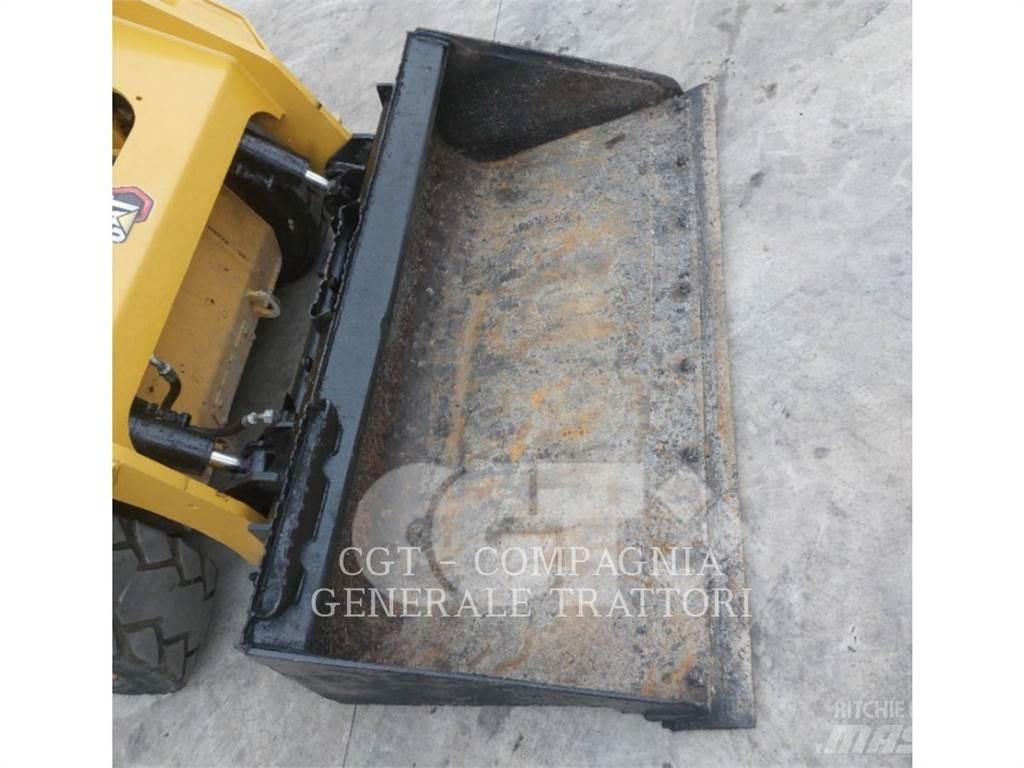 CAT 242D3 Kompaktlastare