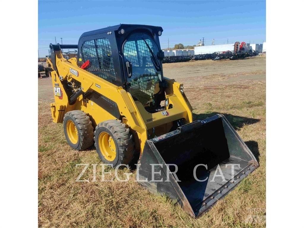 CAT 242D3 Kompaktlastare
