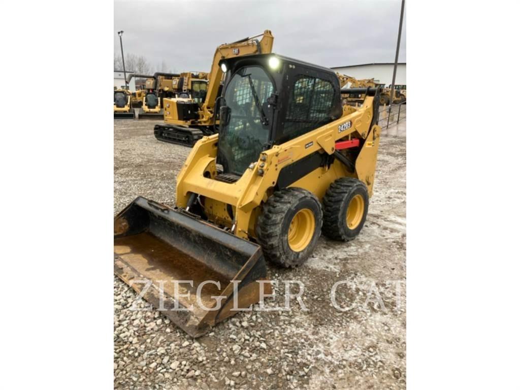 CAT 242D3 Kompaktlastare