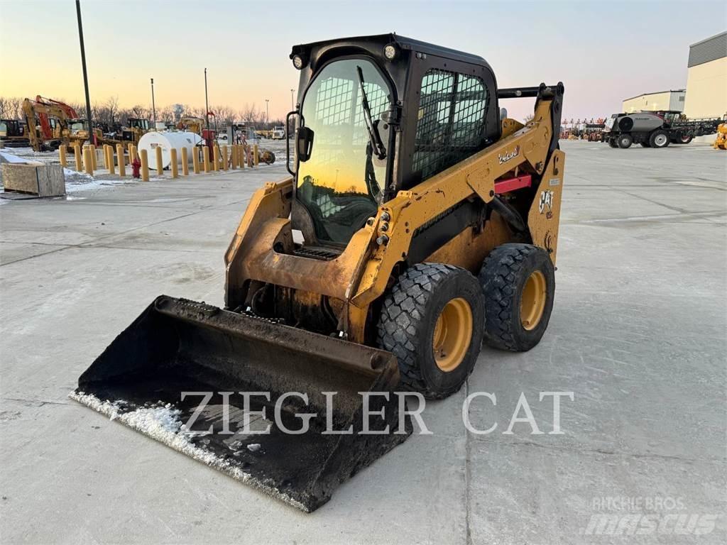 CAT 242D3 Kompaktlastare