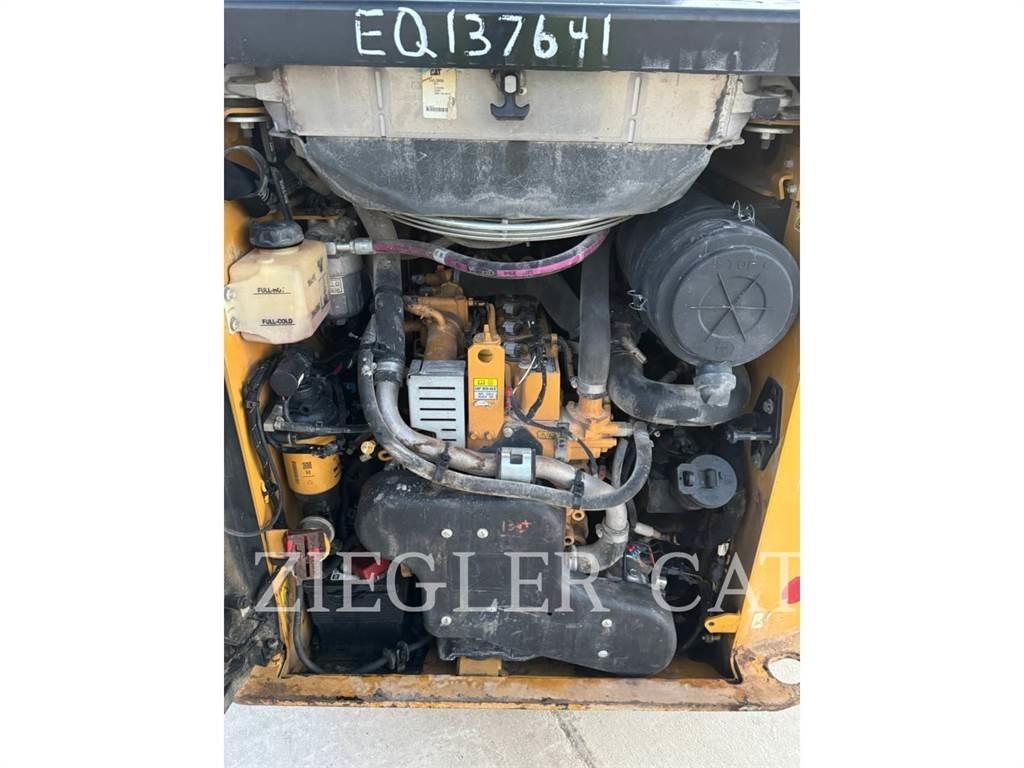 CAT 242D3 Kompaktlastare