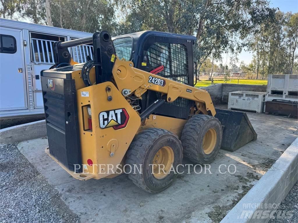 CAT 242D3 Kompaktlastare