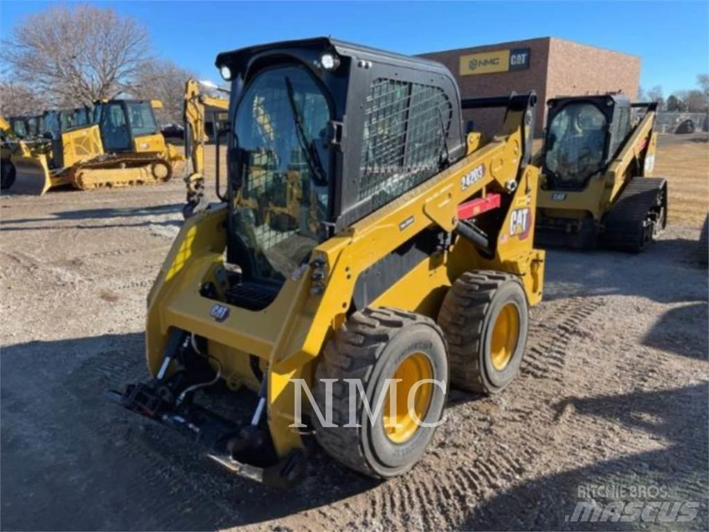 CAT 242D3 Kompaktlastare