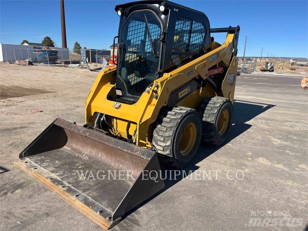 CAT 242D3 Kompaktlastare