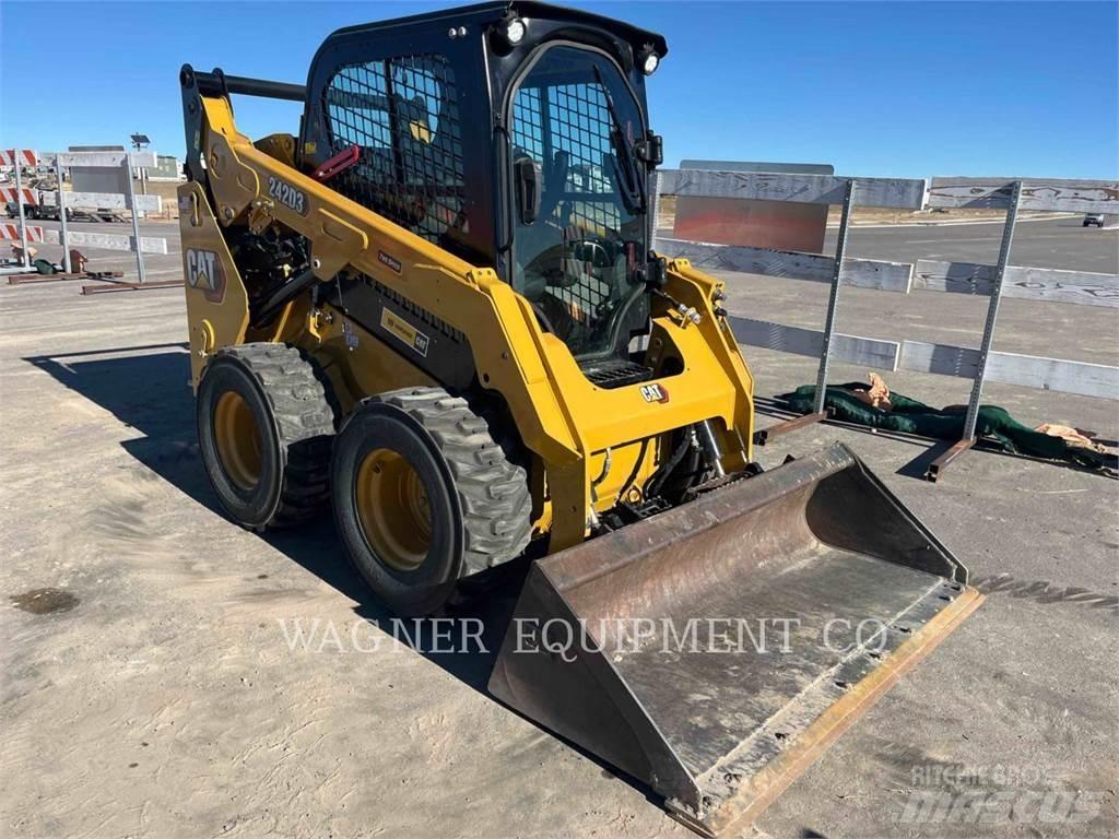 CAT 242D3 Kompaktlastare