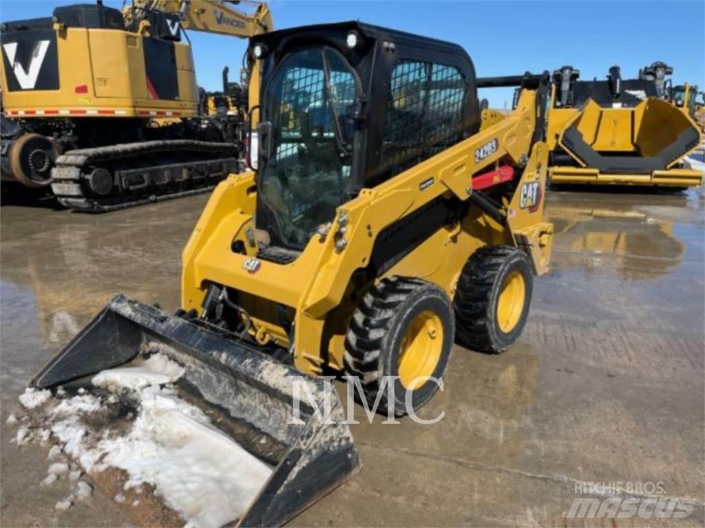 CAT 242D3 Kompaktlastare
