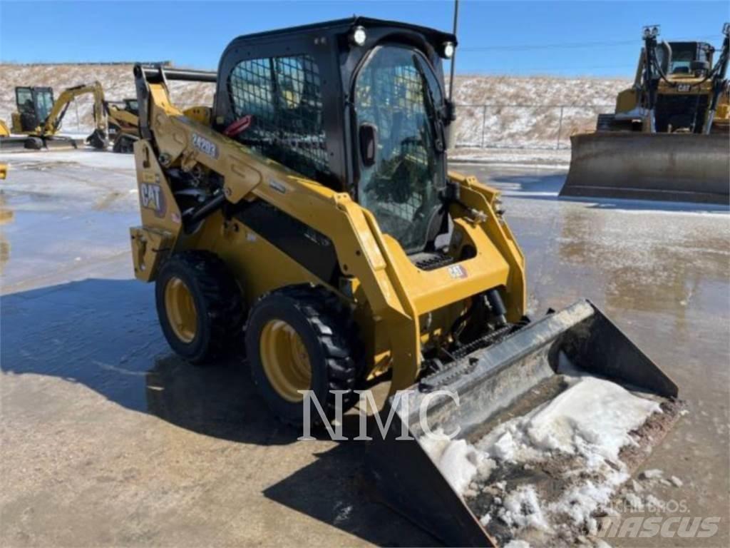 CAT 242D3 Kompaktlastare