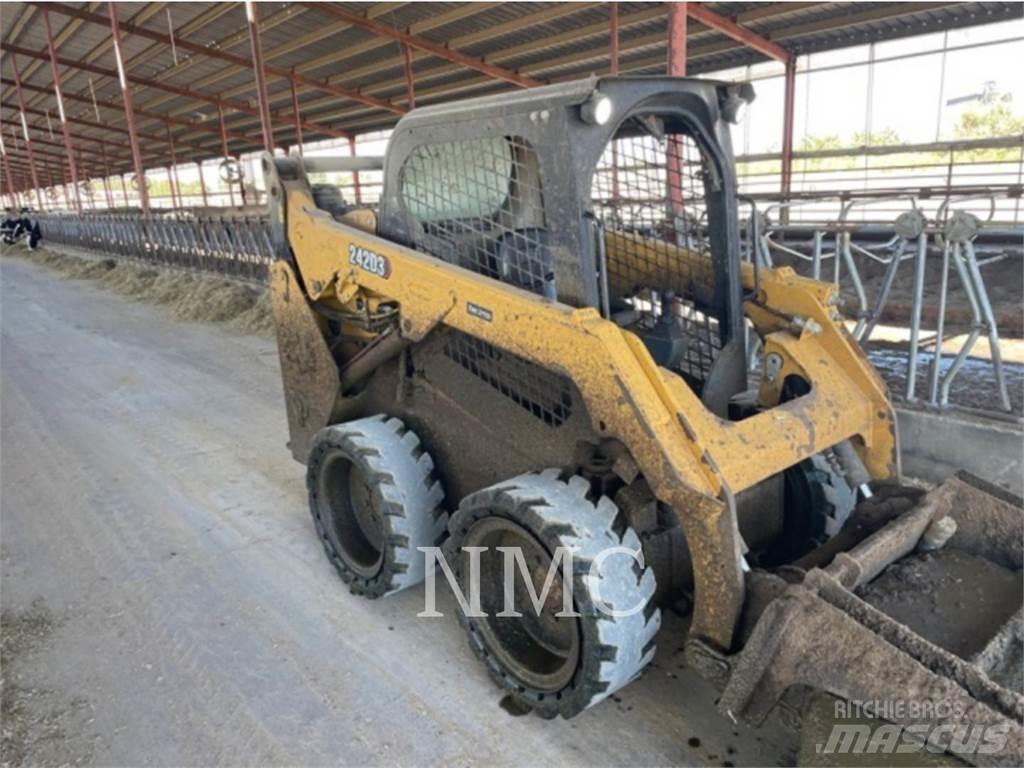 CAT 242D3 Kompaktlastare