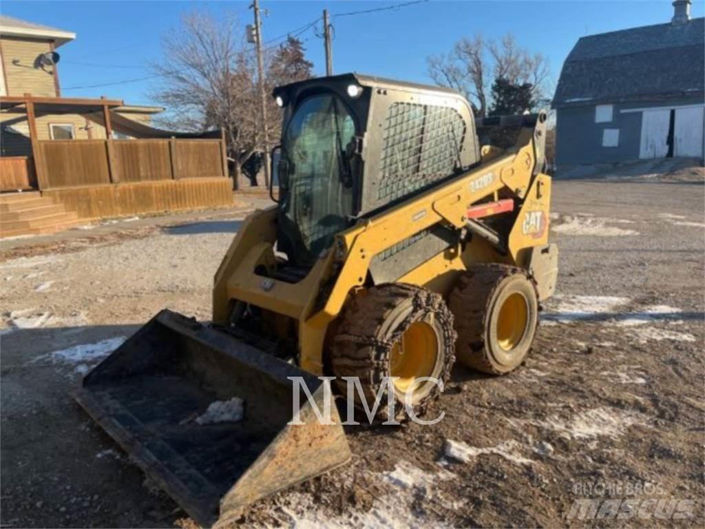 CAT 242D3 Kompaktlastare