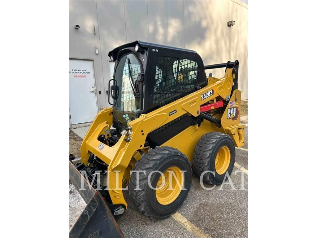 CAT 242D3 Kompaktlastare