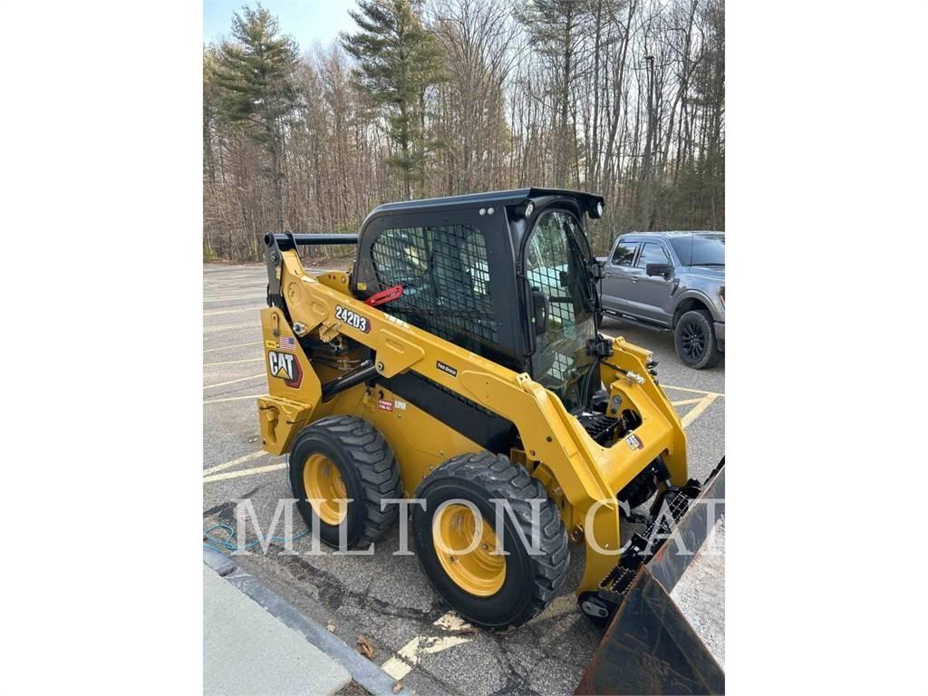 CAT 242D3 Kompaktlastare