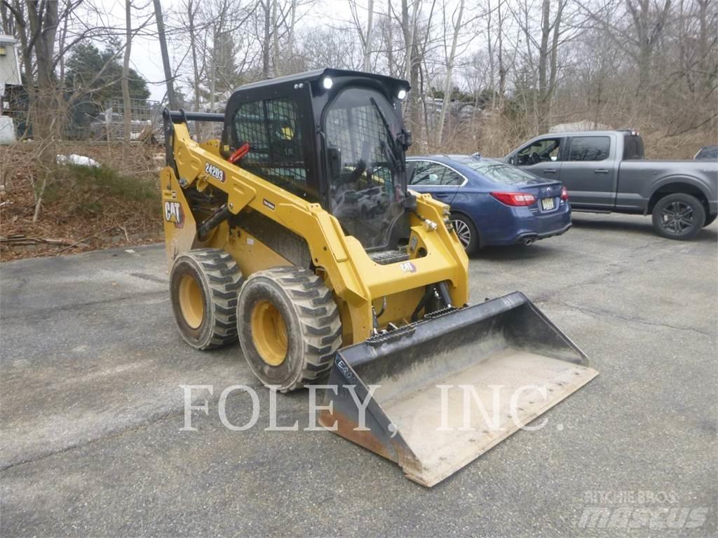 CAT 242D3 Kompaktlastare