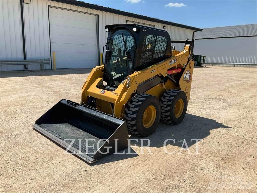 CAT 242D3 Kompaktlastare
