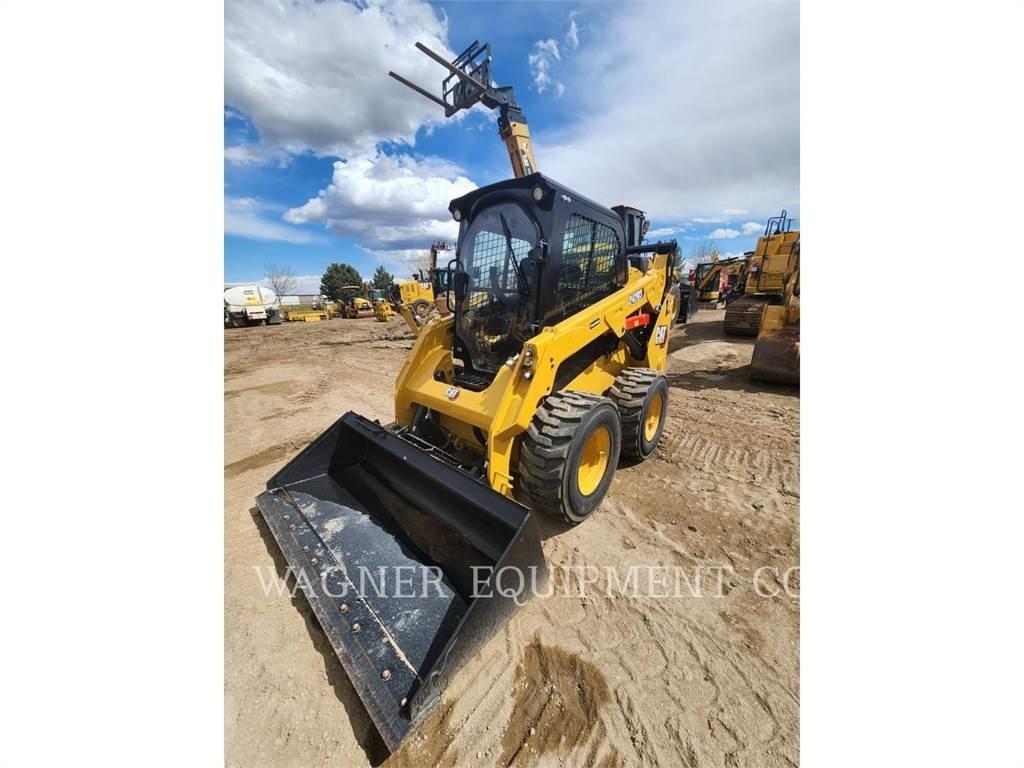 CAT 242D3 Kompaktlastare