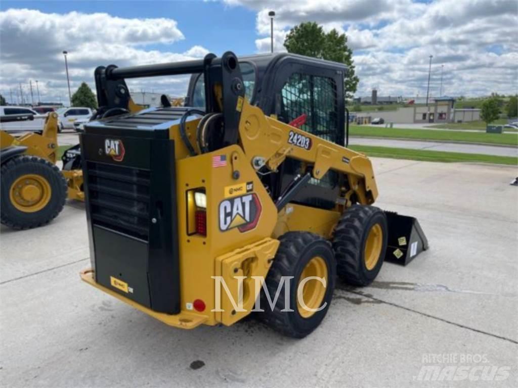 CAT 242D3 Kompaktlastare