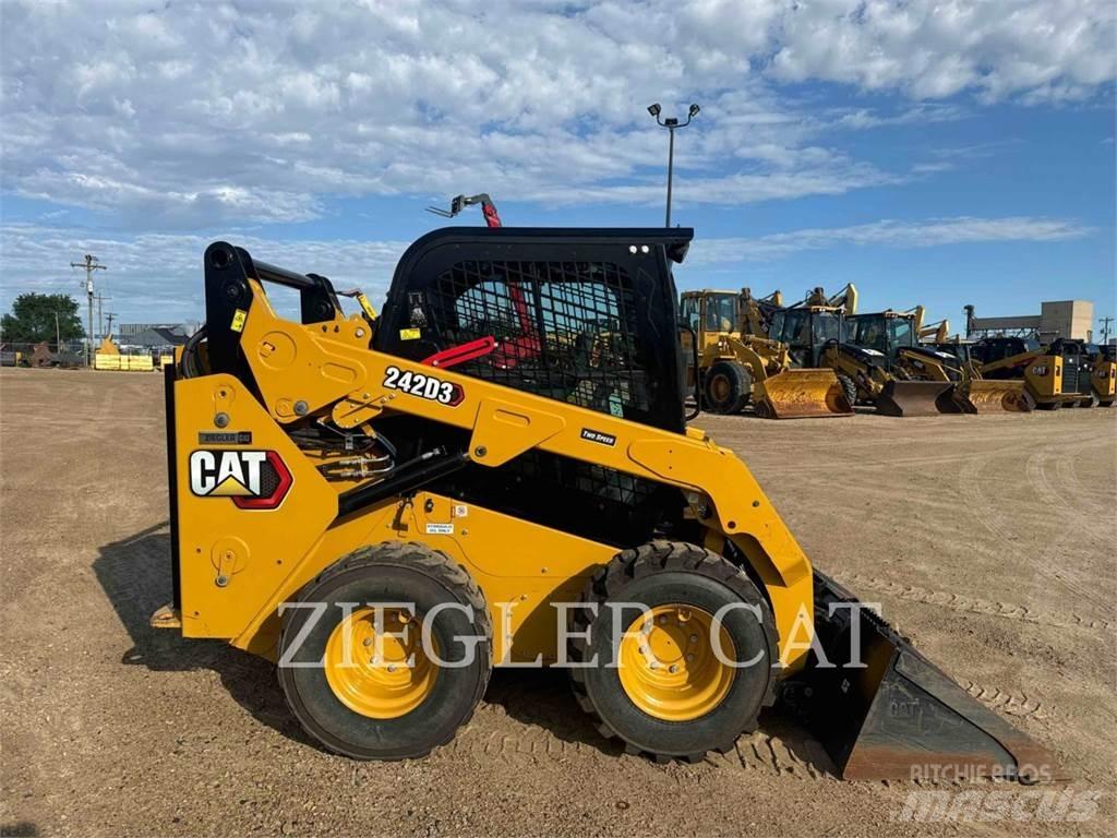 CAT 242D3 Kompaktlastare