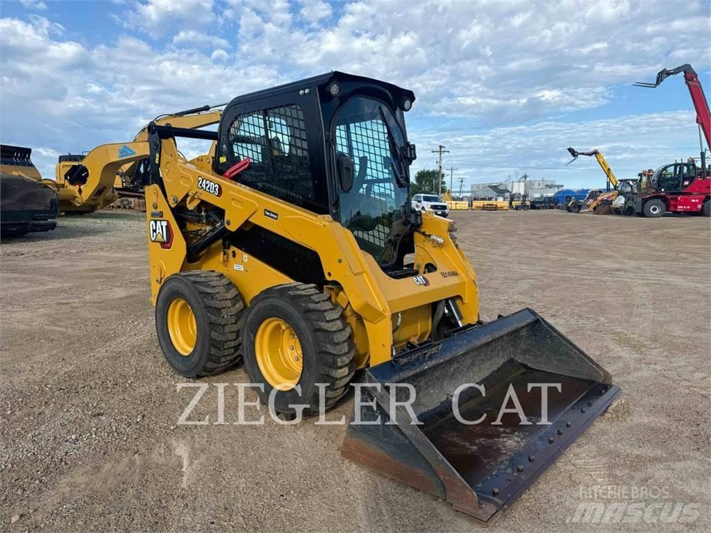 CAT 242D3 Kompaktlastare