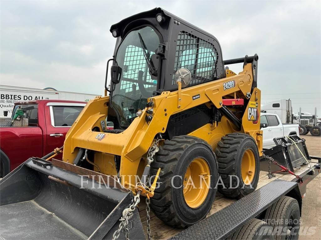 CAT 242D3 Kompaktlastare